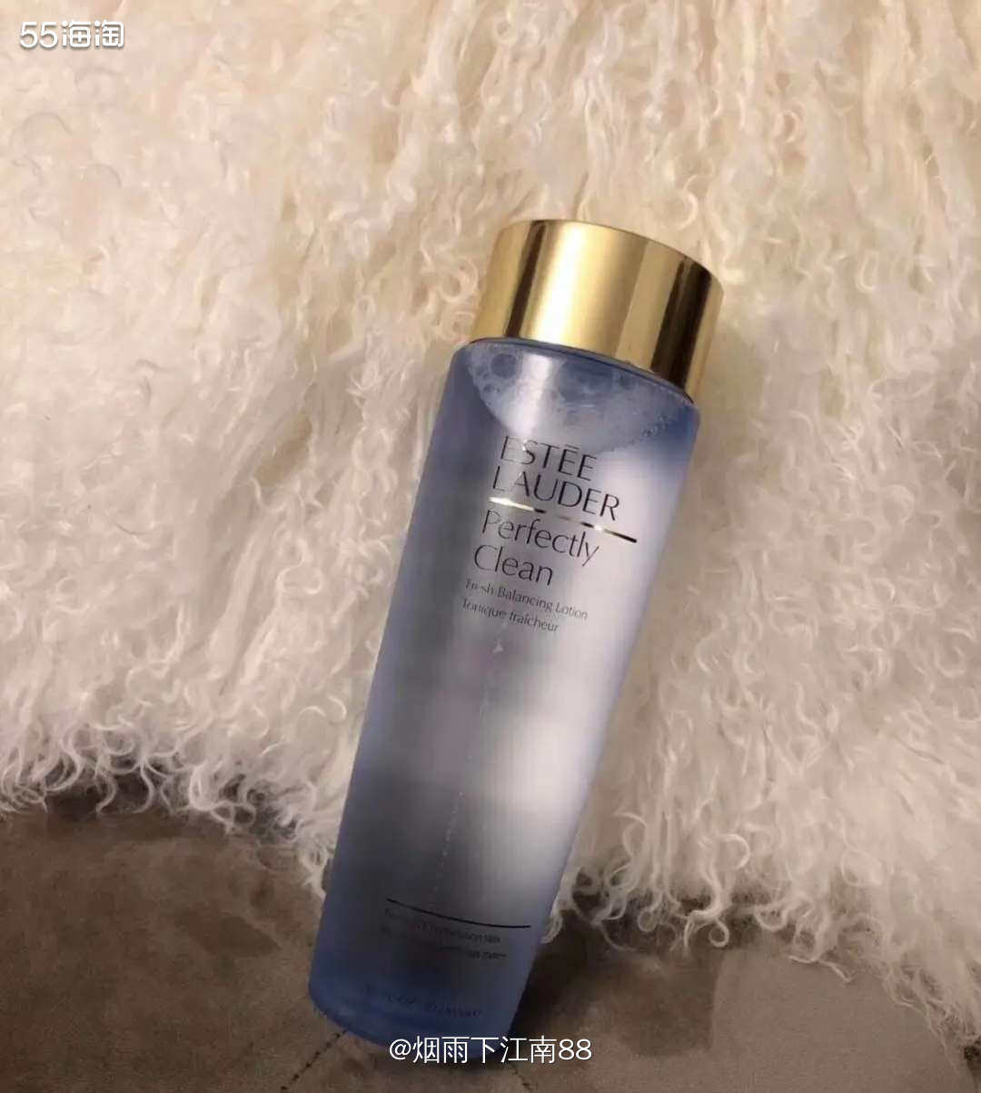 雅诗兰黛蓝水，质地清爽，一点儿也不粘腻，上脸很清凉，一般海淘