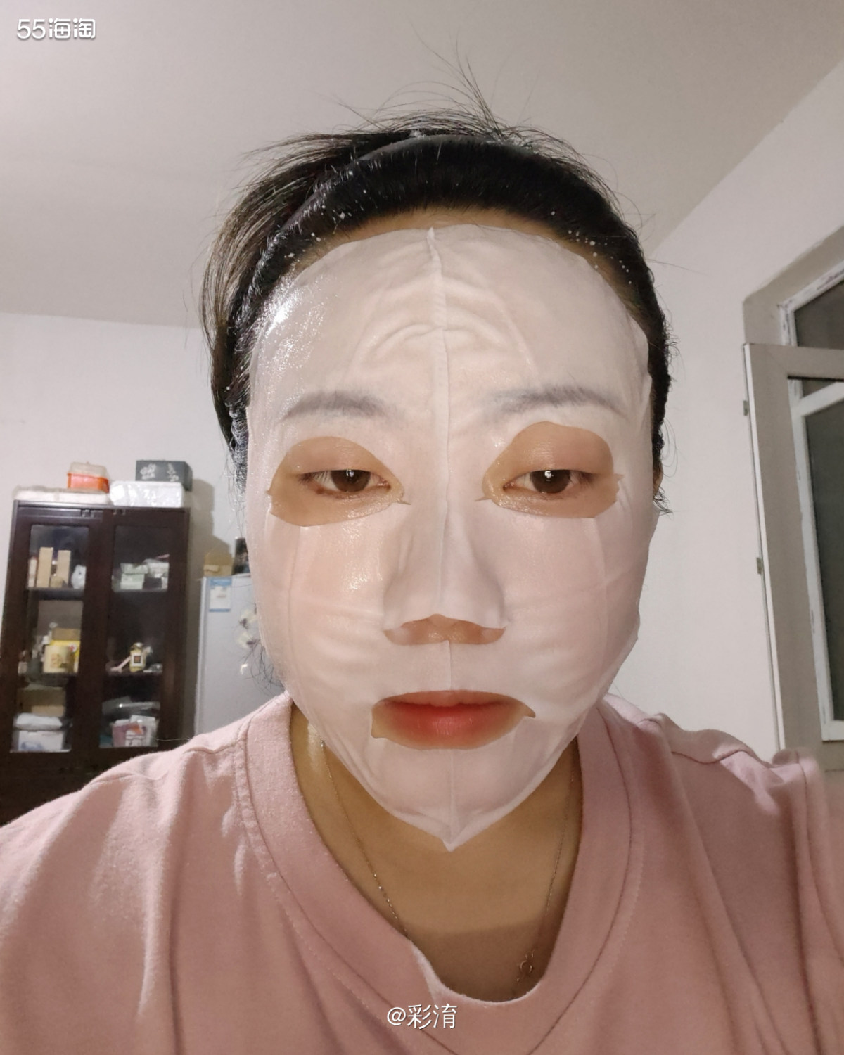 今天敷的是珀莱雅红宝石面膜，这款膜布是最厚的，而且还是3D立
