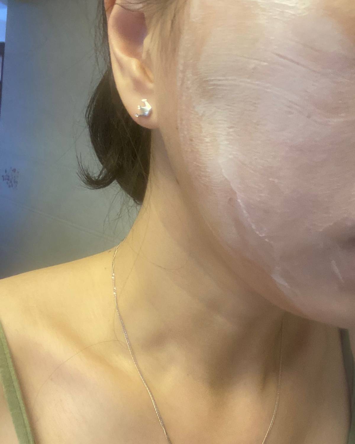 之前买的欧莱雅集团的产品，送的一个小样。看产品介绍，主打是修