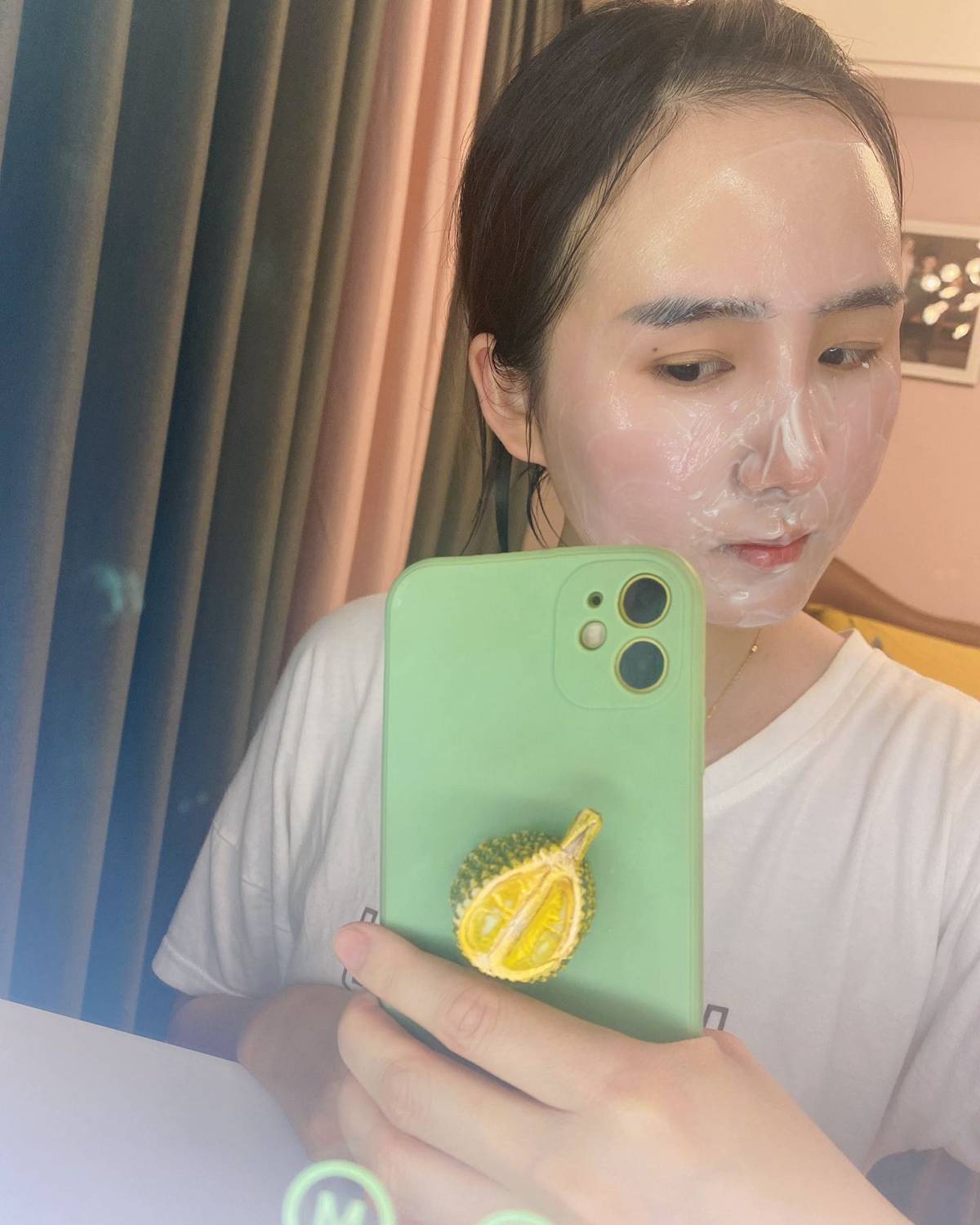 这款面膜是买她家另一款面膜送的试用装，全名叫完子心选水光涂抹