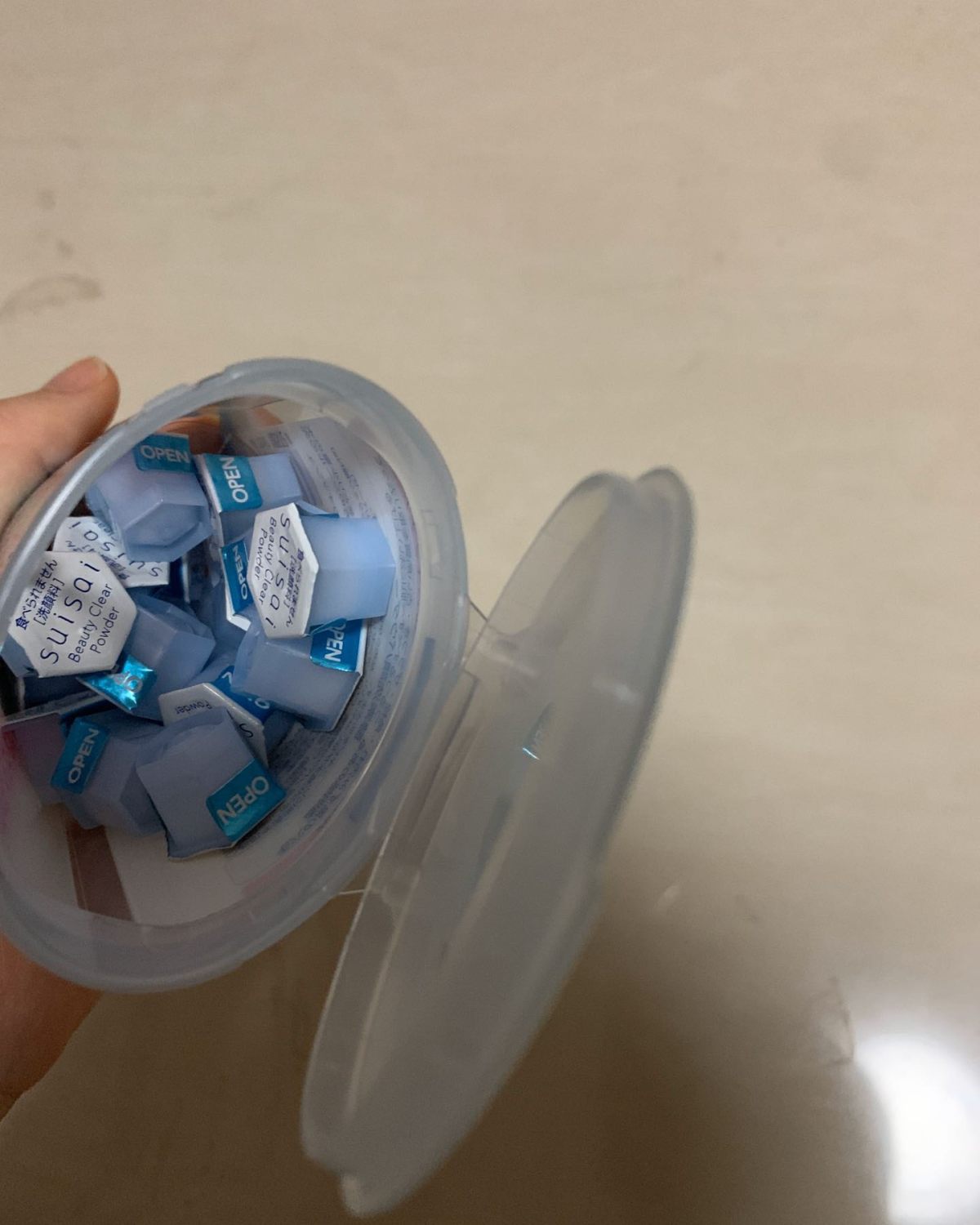趁休息调整一下皮肤状态，做一个面部清洁🧹 ▶️晨跑发汗有助