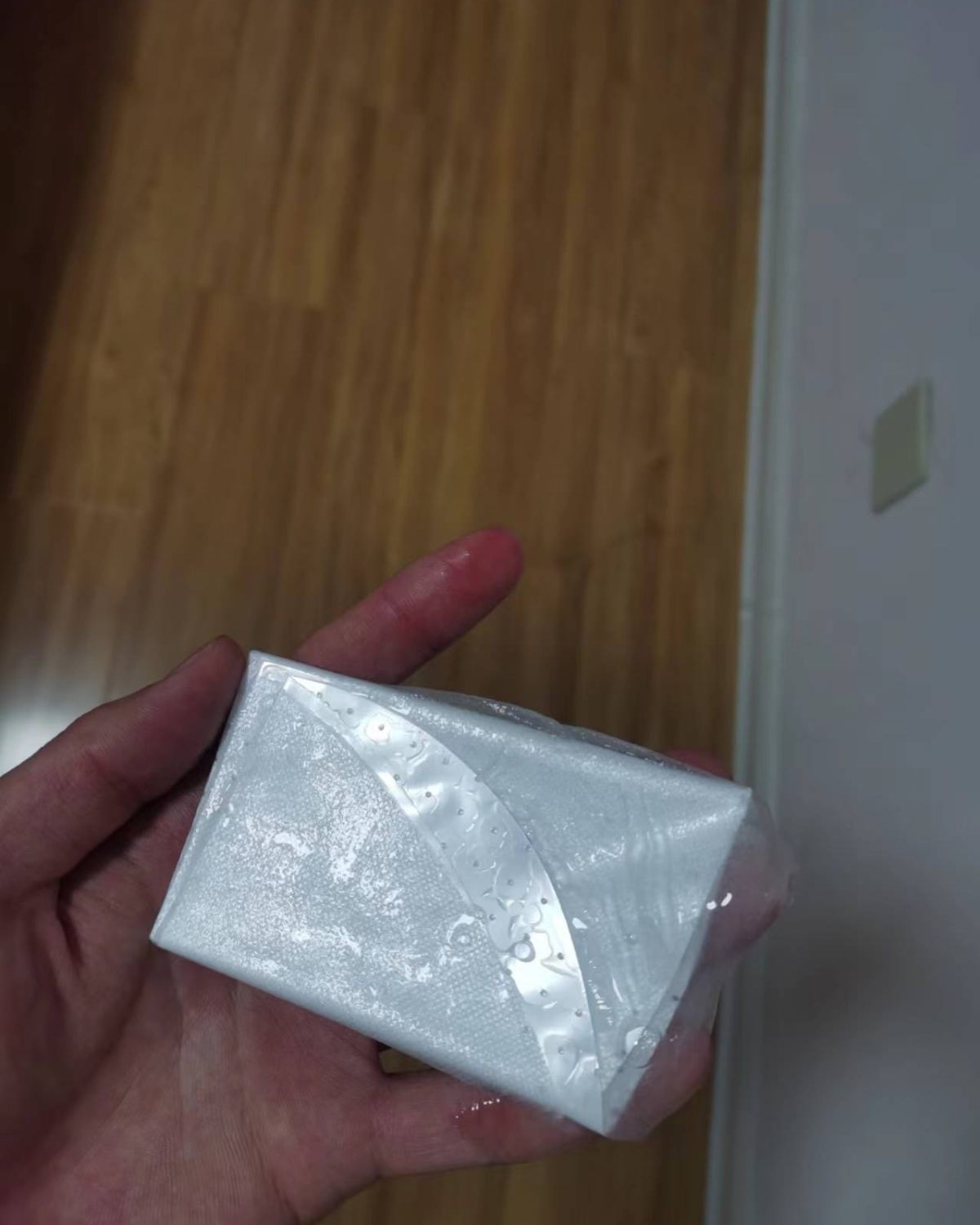 趁休息调整一下皮肤状态，做一个面部清洁🧹 ▶️晨跑发汗有助