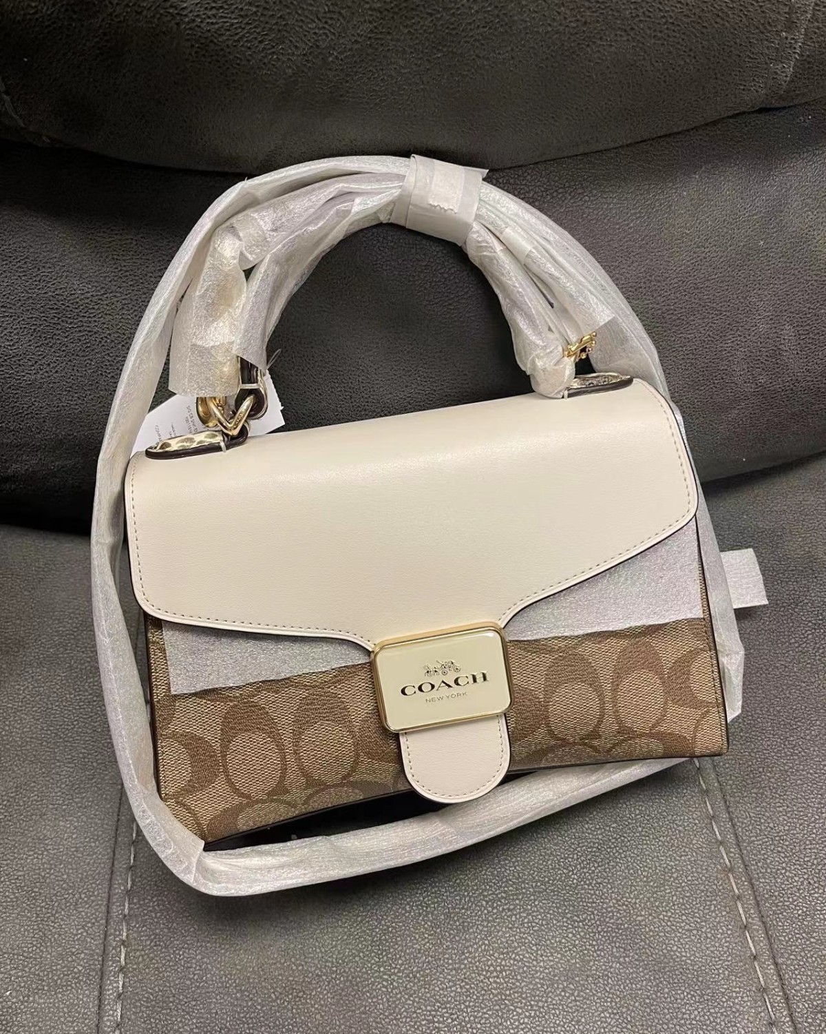 这是coach pepper沙漏包刚出锅的新款😁 爱了爱了