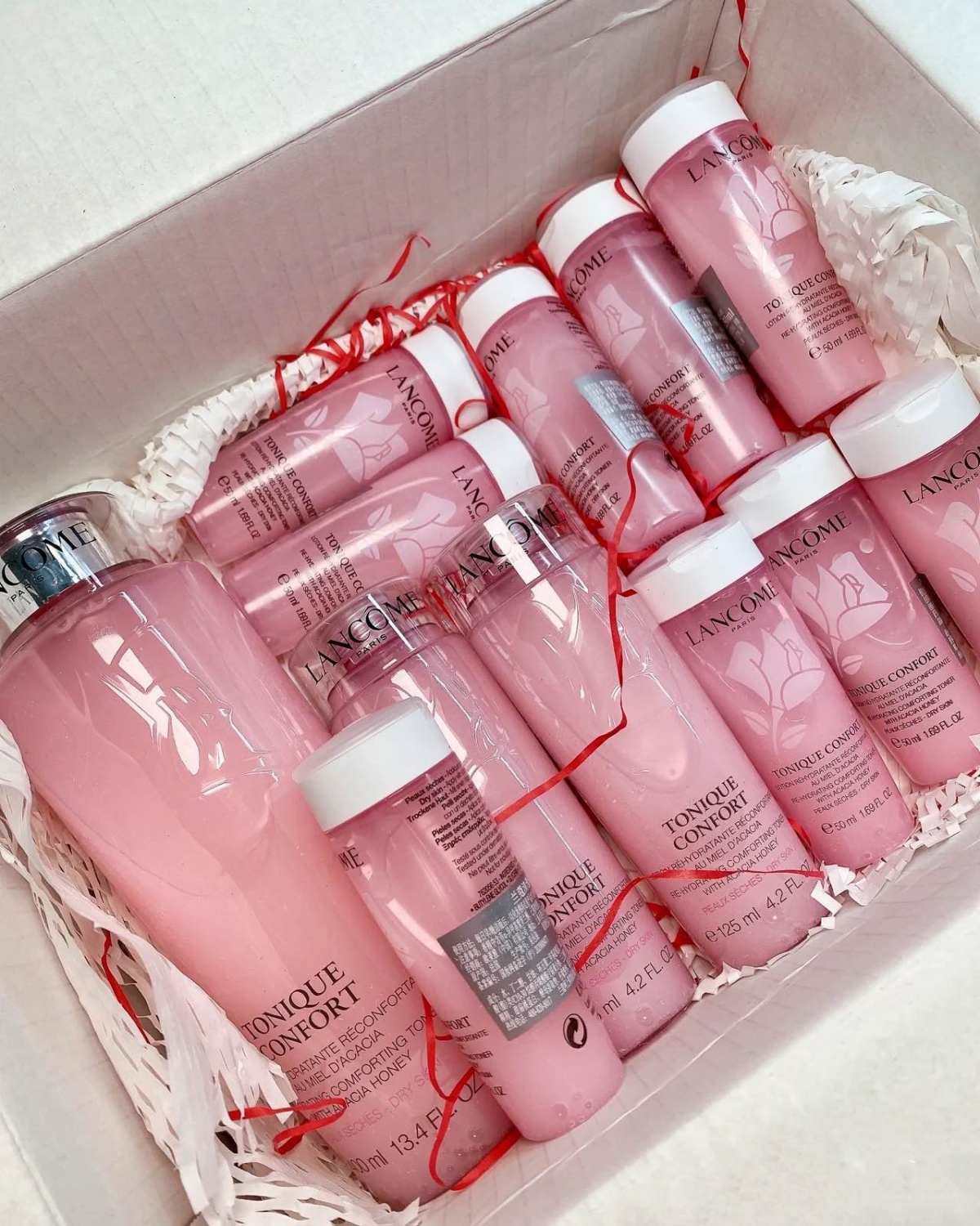 疫情之前身边的朋友总是喜欢叫我帮买兰蔻的大粉水， 其实我对这