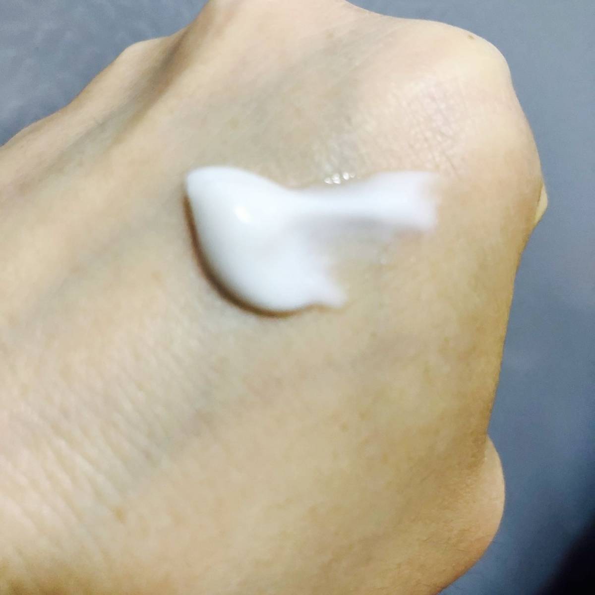 涂抹式面膜会比较常见了，适合懒人使用方便！只需要每次睡前使用