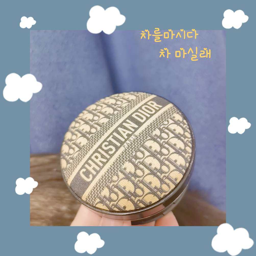 其实我个人是不怎么喜欢用气垫的， 我是一个喜欢用粉底液的人，