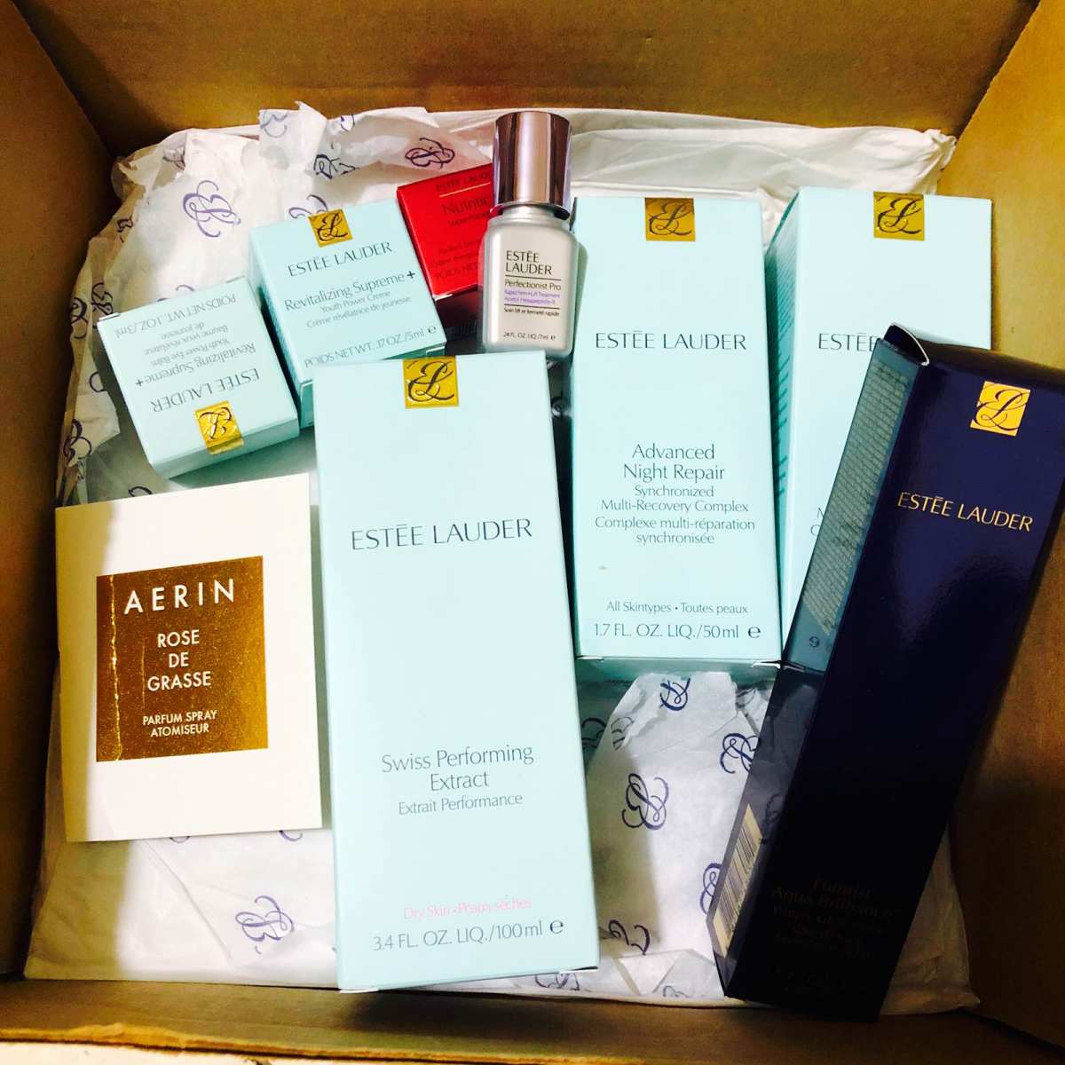 四月下单的雅诗兰黛买一送一小棕瓶昨天终于收到啦！这单官网下单