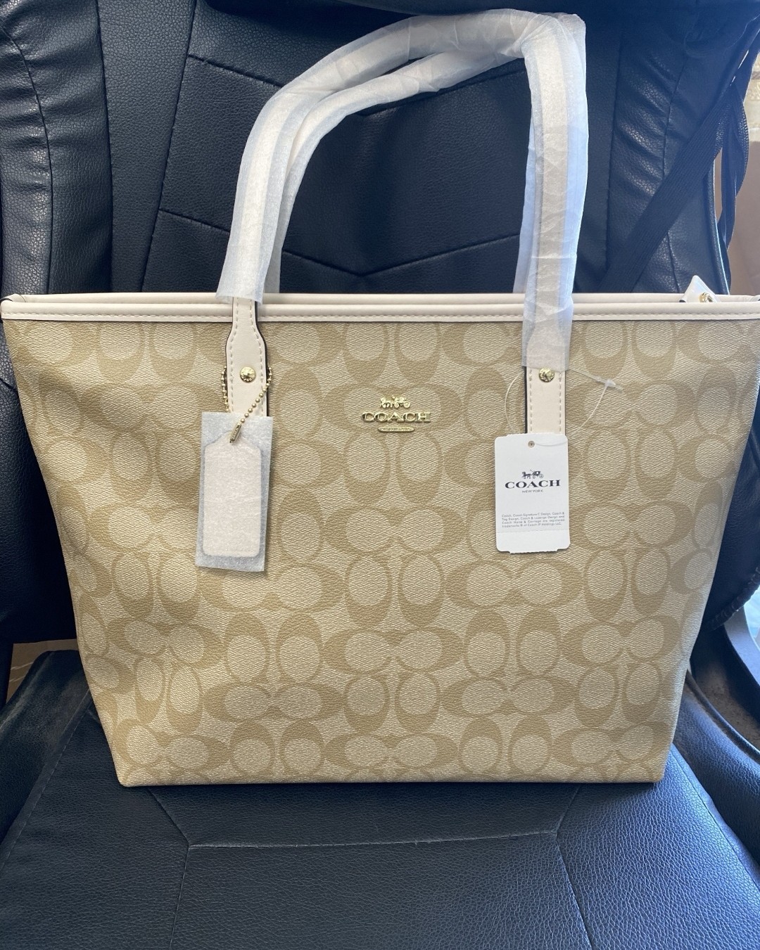 奥莱撸的coach蔻驰city奶茶托特包,可乐送箱包线到货!