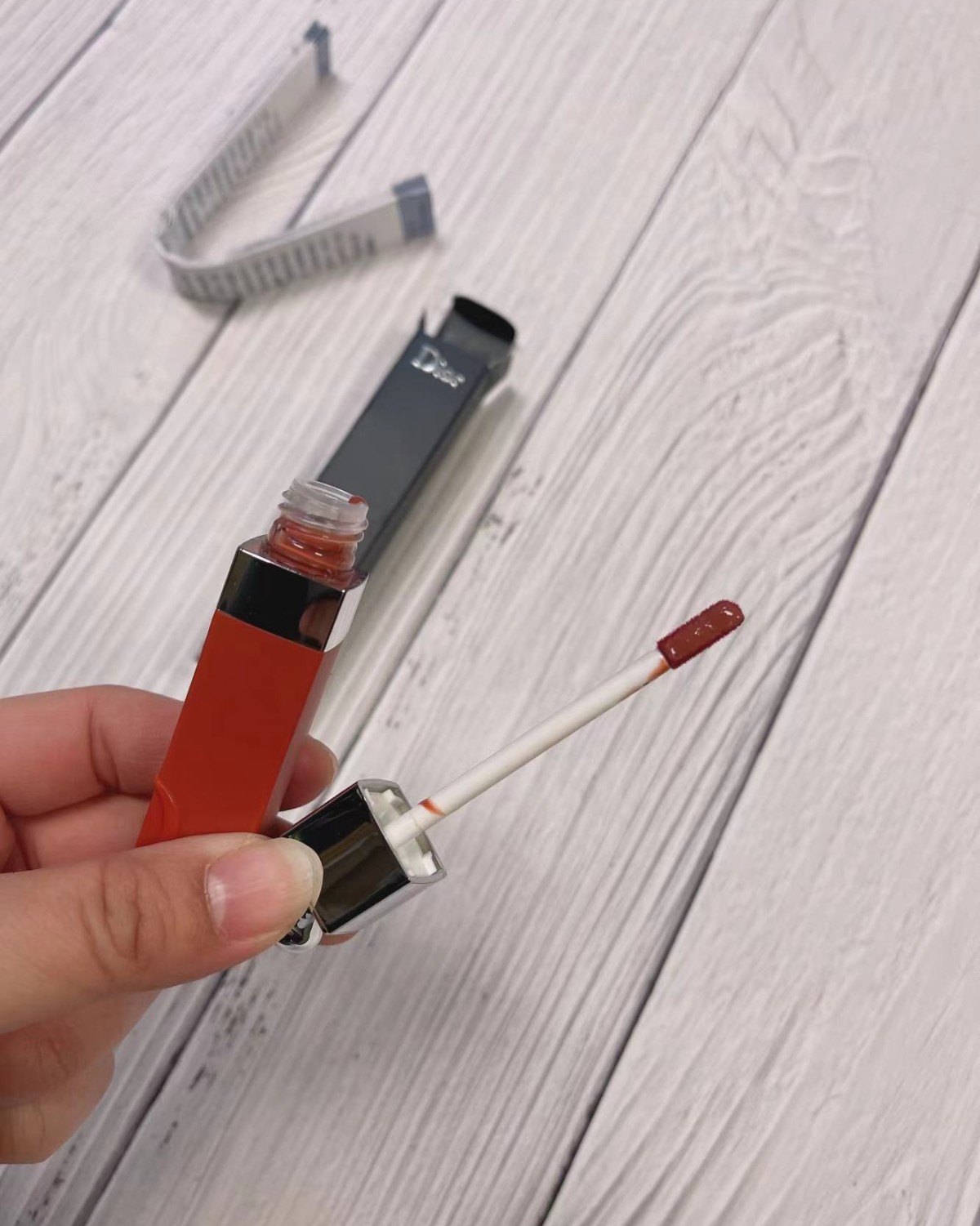 入手了一支dior421唇釉，比较喜欢！  这个之前风很大，