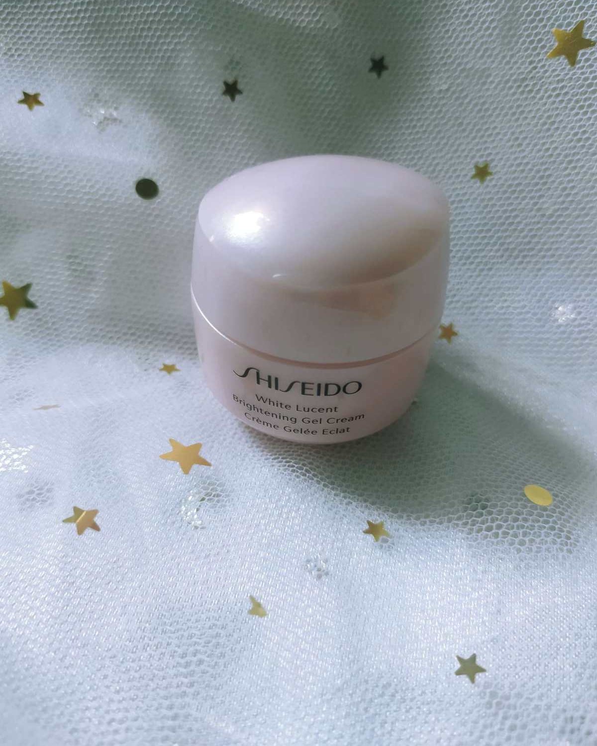 用过的精华很多，面霜比较少，面霜主要是封闭性锁水功效，做类比