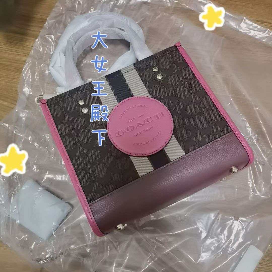 今天开箱的是一个coach tote22 这个包形我觉得十分