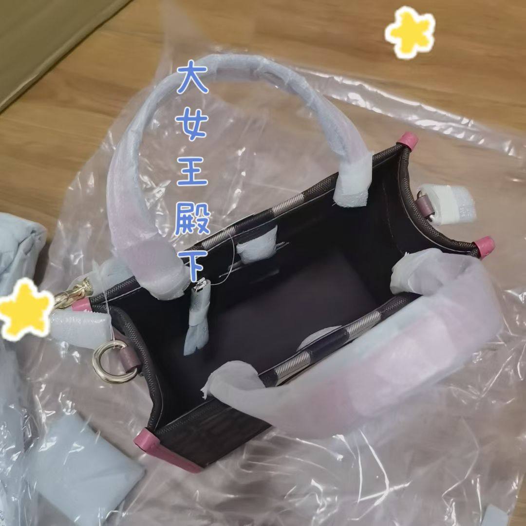 今天开箱的是一个coach tote22 这个包形我觉得十分