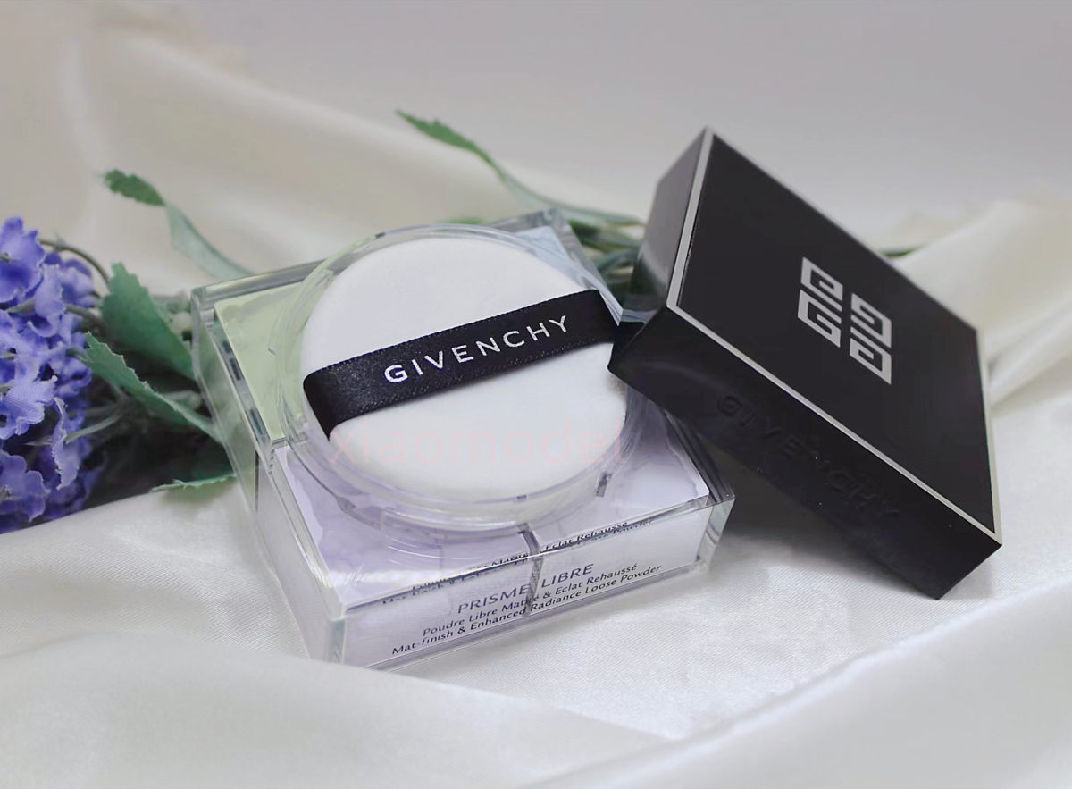 🔶很多人化妆都会用散粉来进行定妆，但是散粉的用法远远不止一