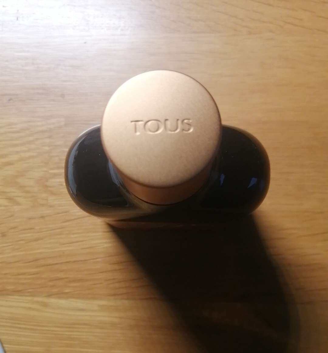 不知不觉，我开始对香水产生了兴趣，可能是为了愉悦我和女友，便