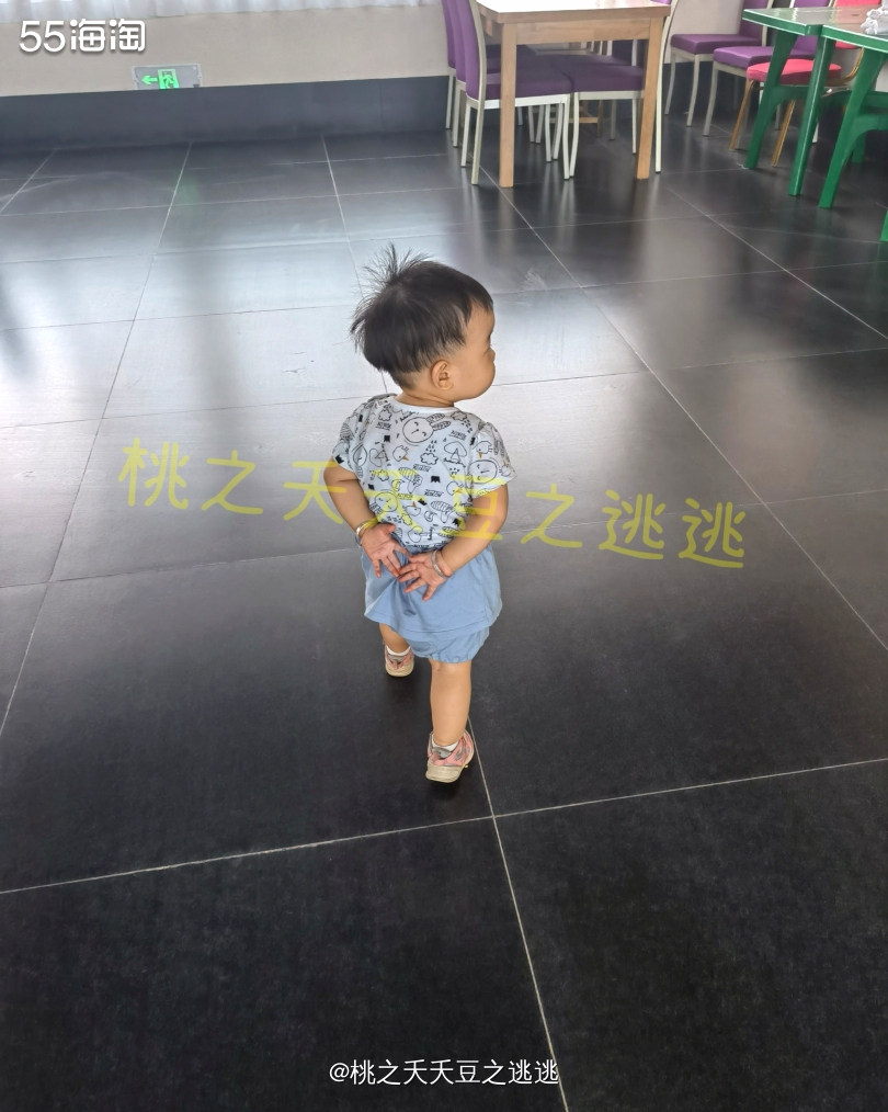 🔆来一张我家宝贝视察工作的照片～小手一背还挺有范儿的😂 