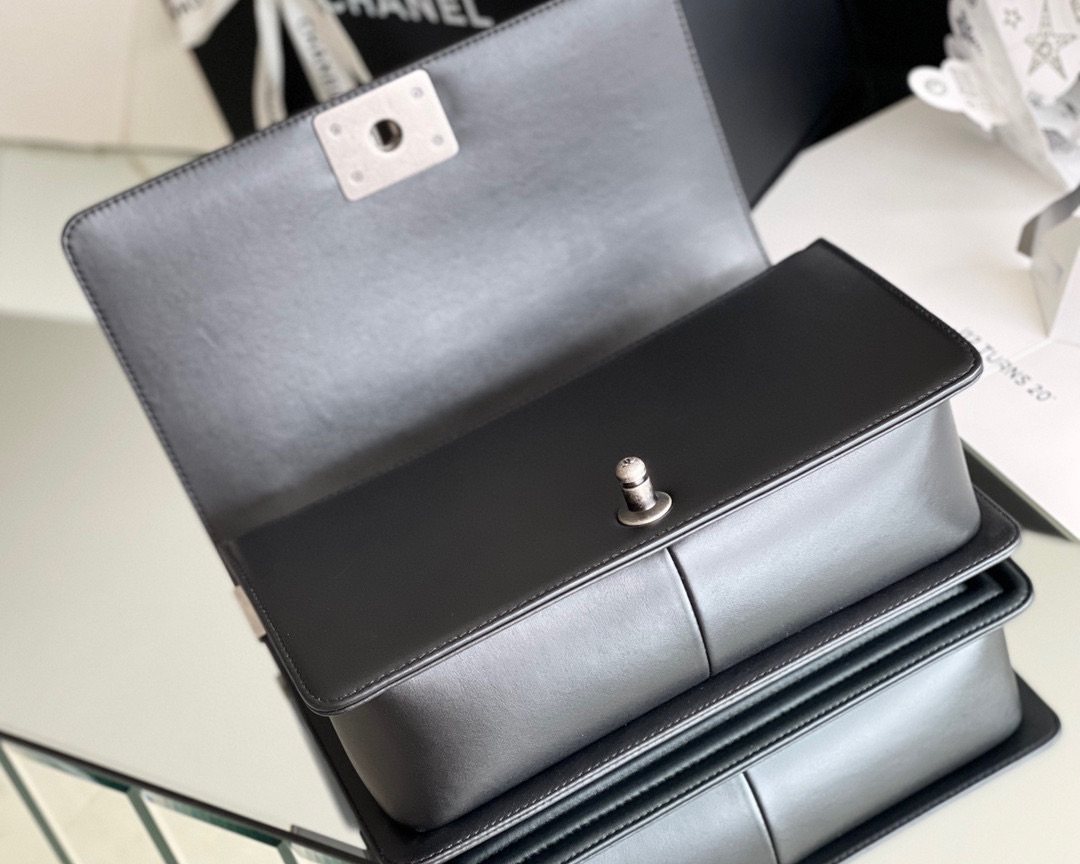 在这个大家都很追求与众不同，而且各种选择非常多的时代，一款包