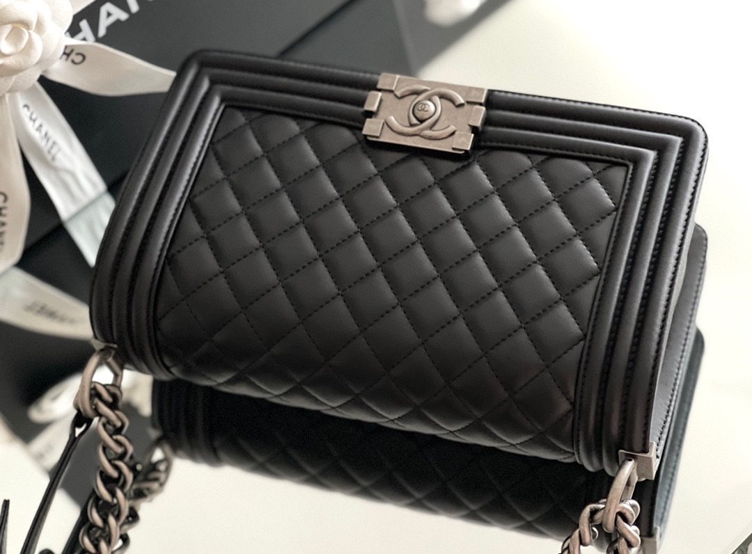 在这个大家都很追求与众不同，而且各种选择非常多的时代，一款包