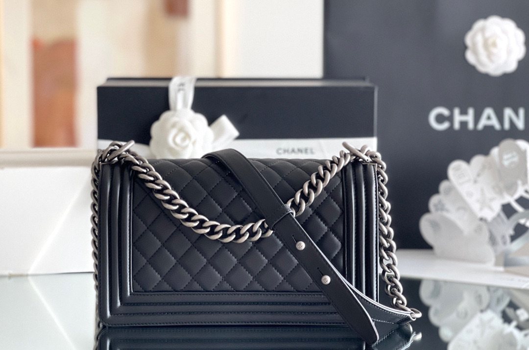 在这个大家都很追求与众不同，而且各种选择非常多的时代，一款包