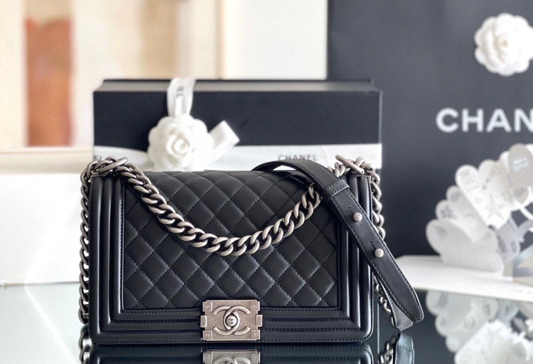 在这个大家都很追求与众不同，而且各种选择非常多的时代，一款包