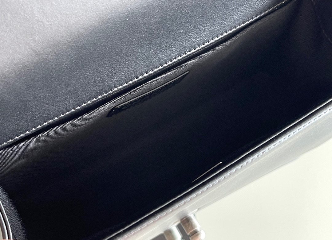 在这个大家都很追求与众不同，而且各种选择非常多的时代，一款包