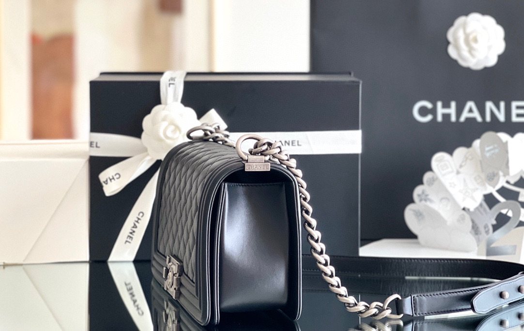 在这个大家都很追求与众不同，而且各种选择非常多的时代，一款包