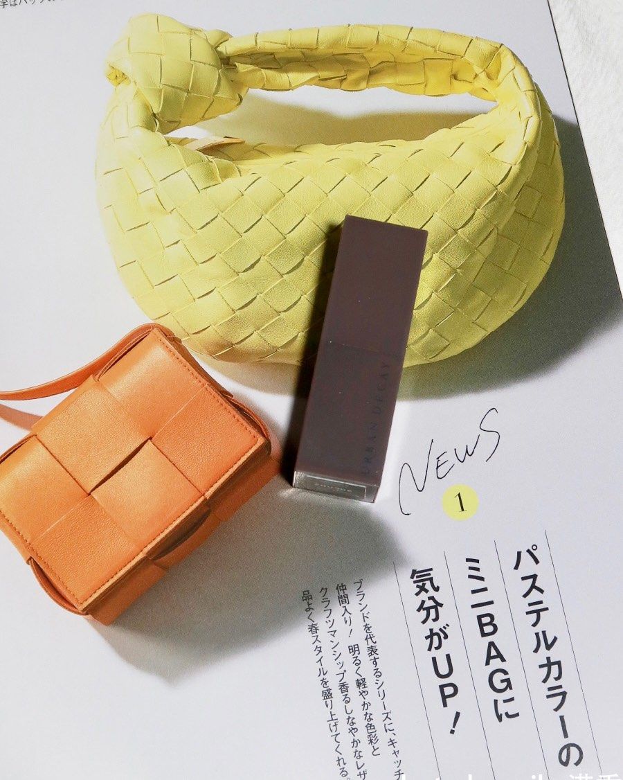 前几天我刚发了ud的牛郎单色眼影，这个口红小样callbac