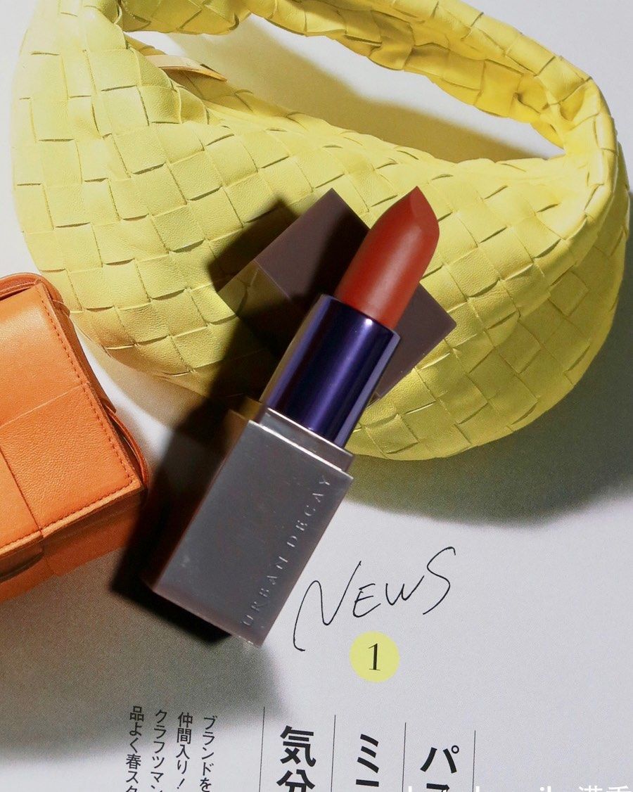 前几天我刚发了ud的牛郎单色眼影，这个口红小样callbac