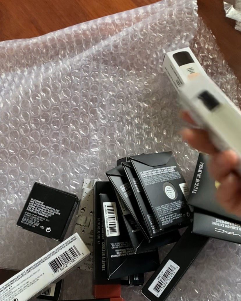 这一单全是Mac家的产品 ✅五彩斓的眼影真的好夏天 ✅凑单的