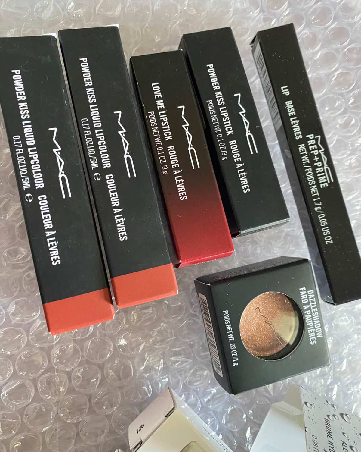 这一单全是Mac家的产品 ✅五彩斓的眼影真的好夏天 ✅凑单的