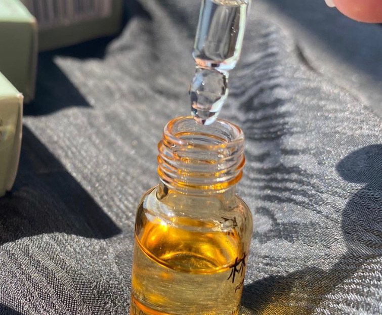 🌖天猫u先上新了林清玄山茶花精油，想要尝试的姐妹可以去买起