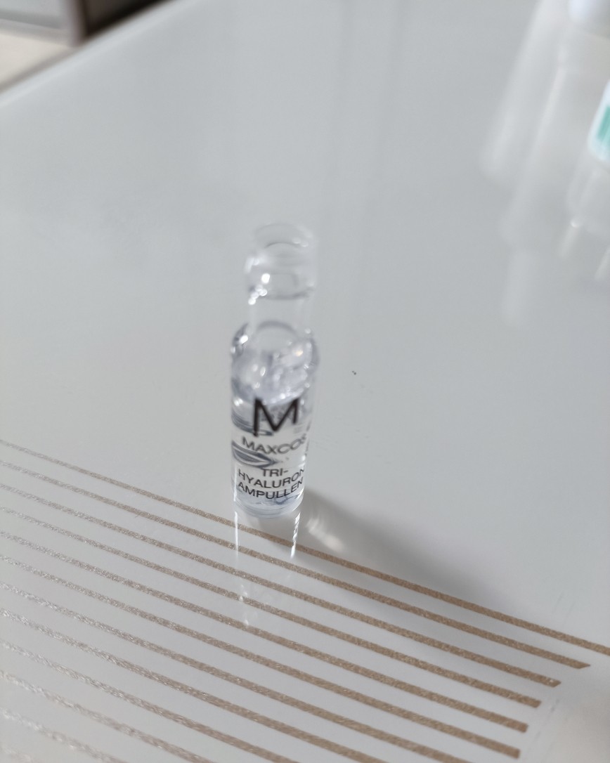 个人觉得精华里面比较万能的就是玻尿酸精华了，属于不管肤况或者