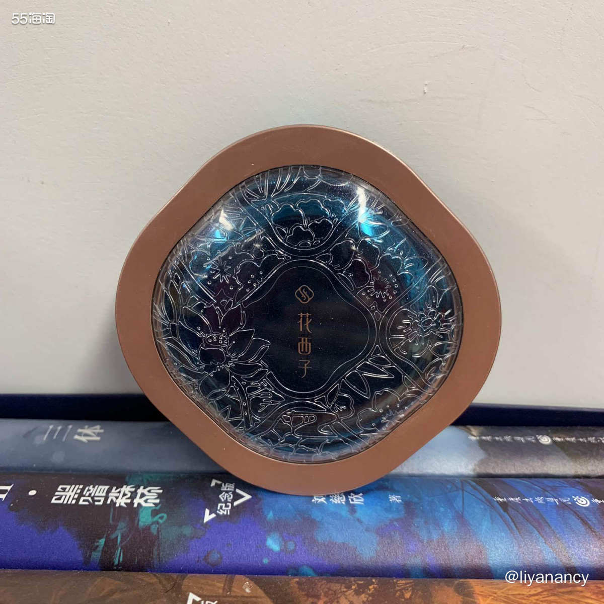 ✨不知道是不是国产化妆品把劲都用在造型上了，这个花西子桃花轻