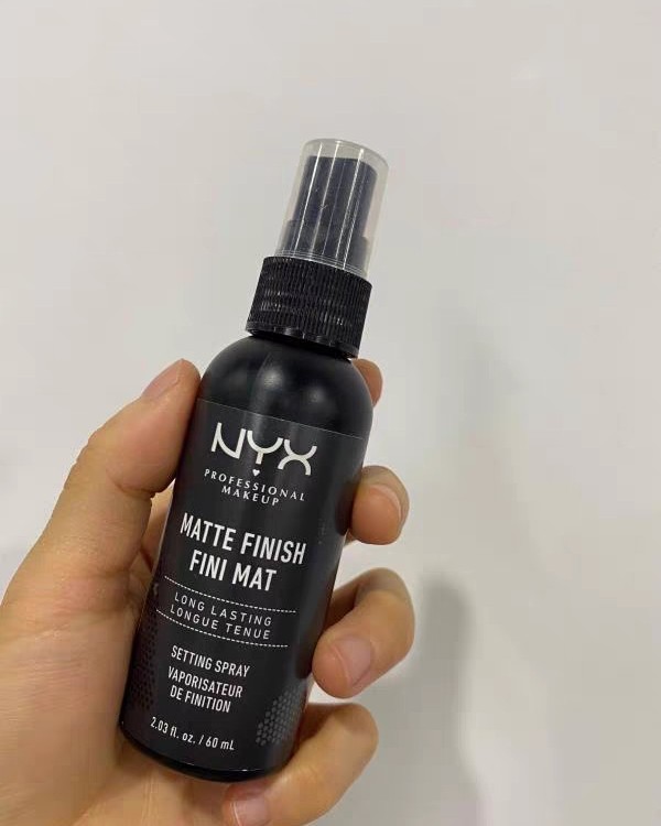 开箱宝物：NYX 16色眼影盘*2🍃NYX定妆喷雾*2🍃