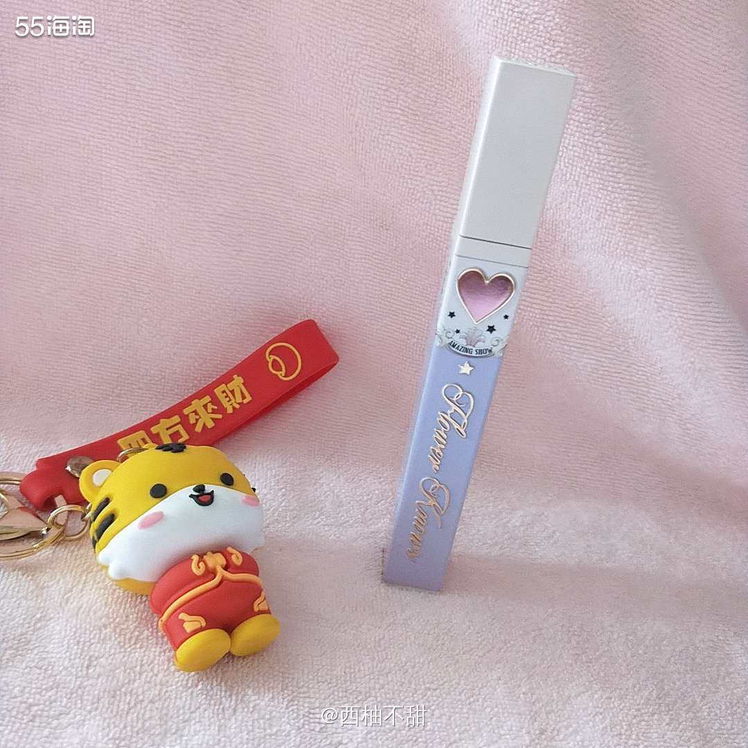 🌸花知晓唇泥的颜值简直是无可挑剔，非常的少女心可以算是颜值