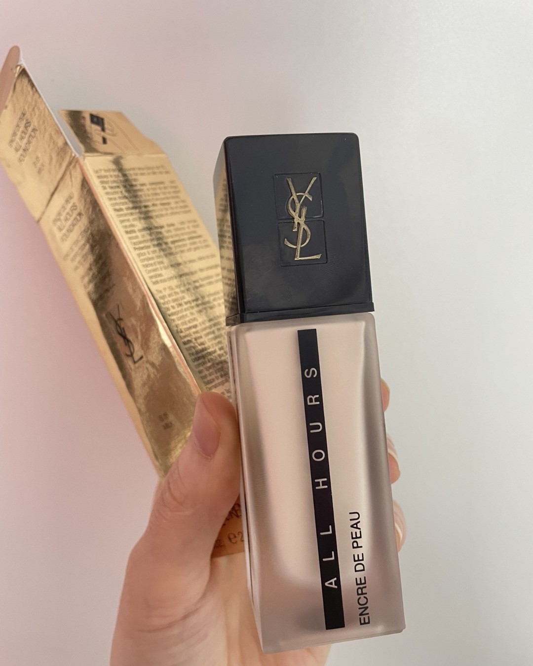 🌈开箱物品：YSL恒久粉底液b05和br10两瓶+小样 �