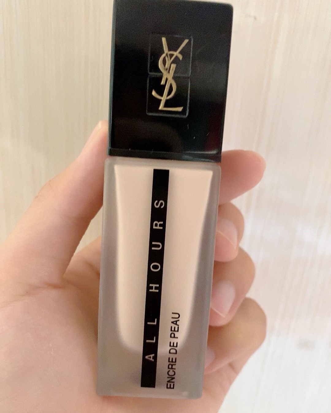 🌈开箱物品：YSL恒久粉底液b05和br10两瓶+小样 �