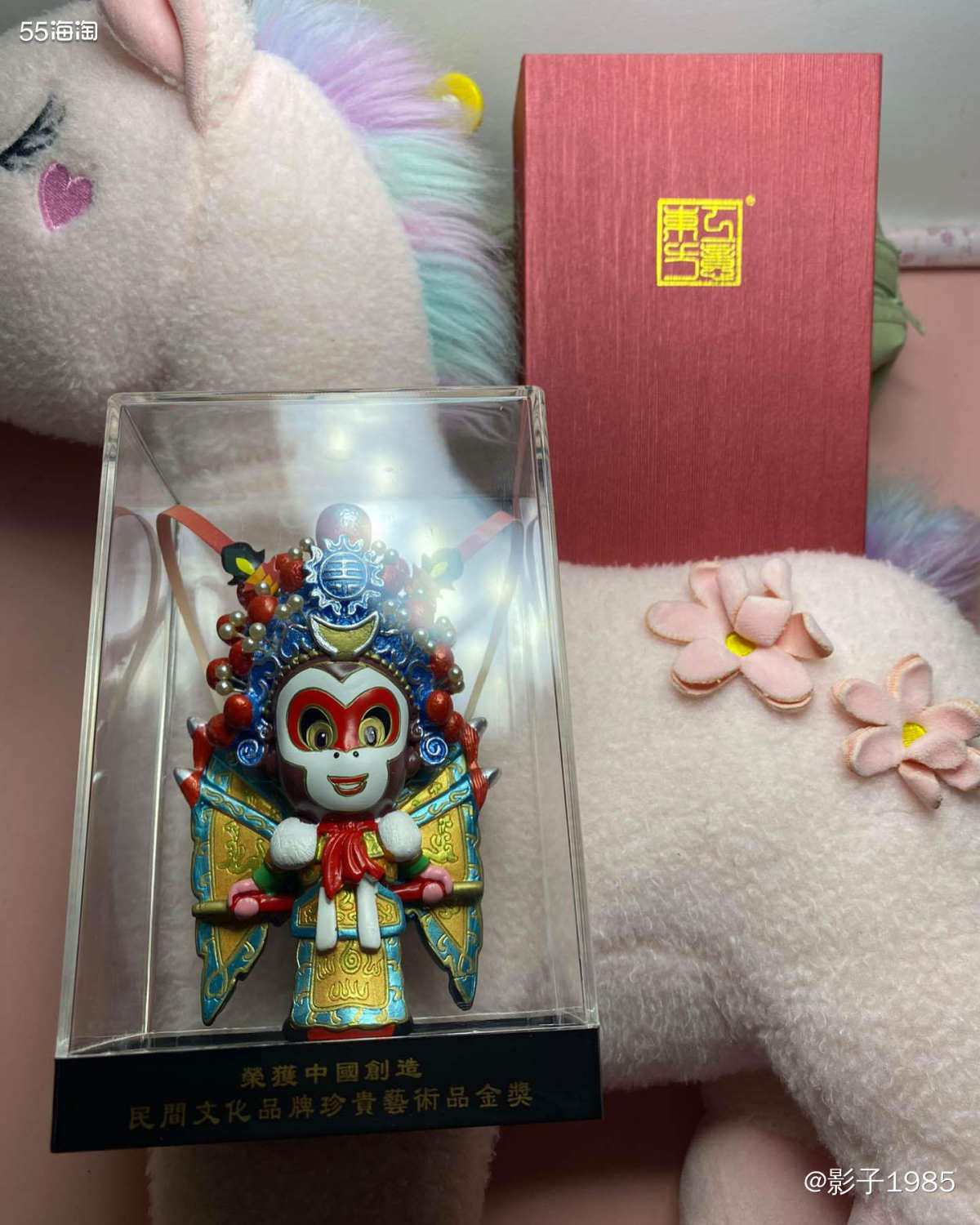 这两个彩塑作品是我在一家艺术品小店淘到的。  😍😍😍适