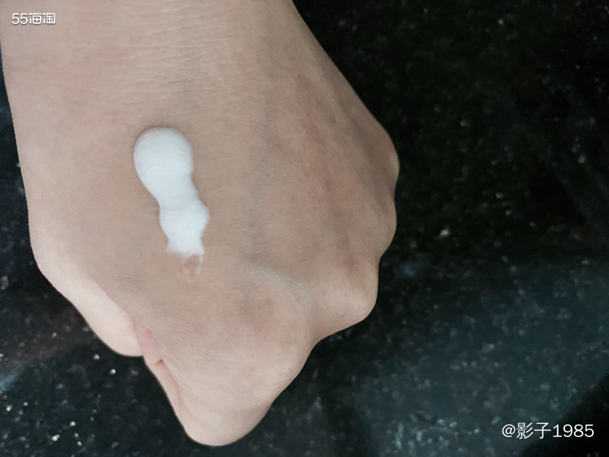 今天给大家安利下我最喜欢的洁面乳 😍😍雅诗兰黛粉色氨基酸
