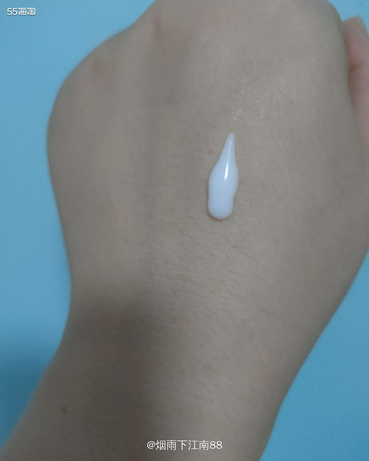 雅诗兰黛线雕，其实有2种，一种是软管包装如图，这种软管包装是