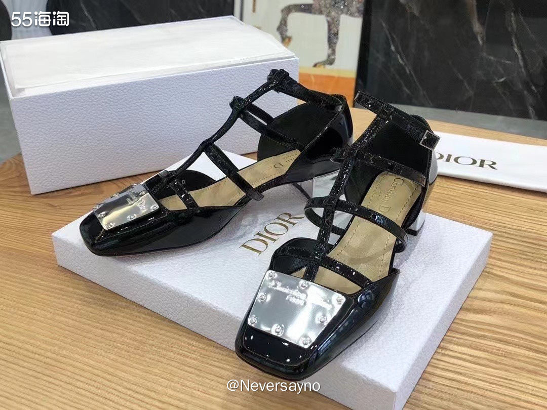 ✔️dior今年春夏走秀款玛丽珍罗马鞋，休憩又复古  ▪️我