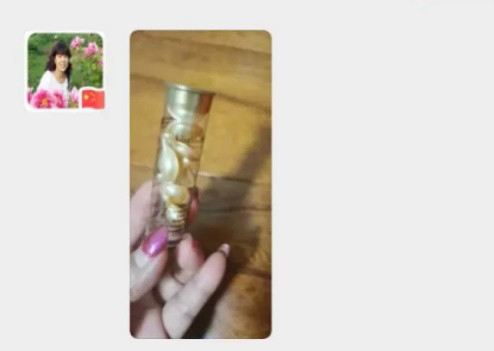 看过很多关于雅顿金胶的测评，评价普遍是非常油，我心里咯噔一下