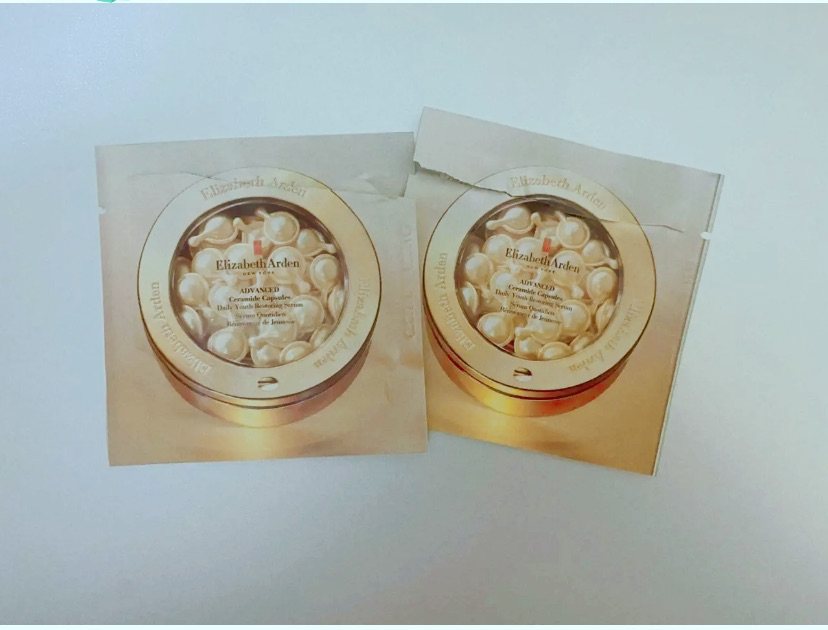 看过很多关于雅顿金胶的测评，评价普遍是非常油，我心里咯噔一下