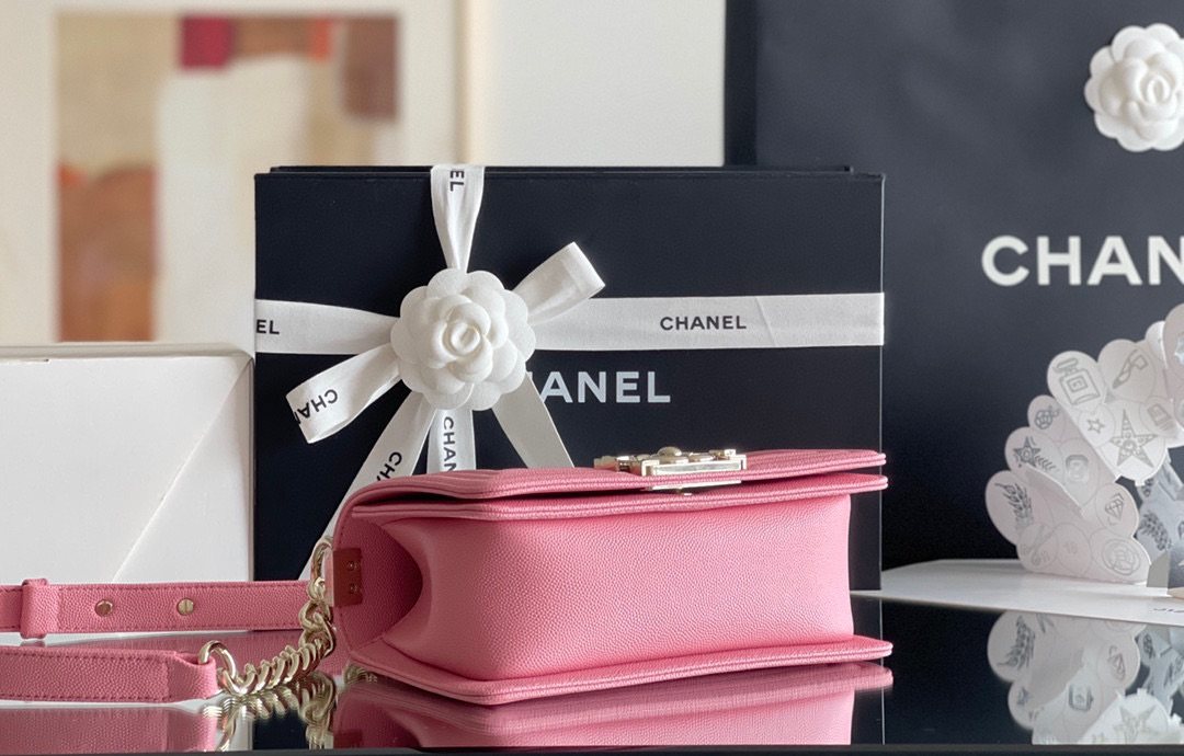 Chanel Leboy这款手袋无论你是什么风格、什么年龄段