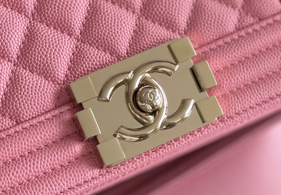 Chanel Leboy这款手袋无论你是什么风格、什么年龄段
