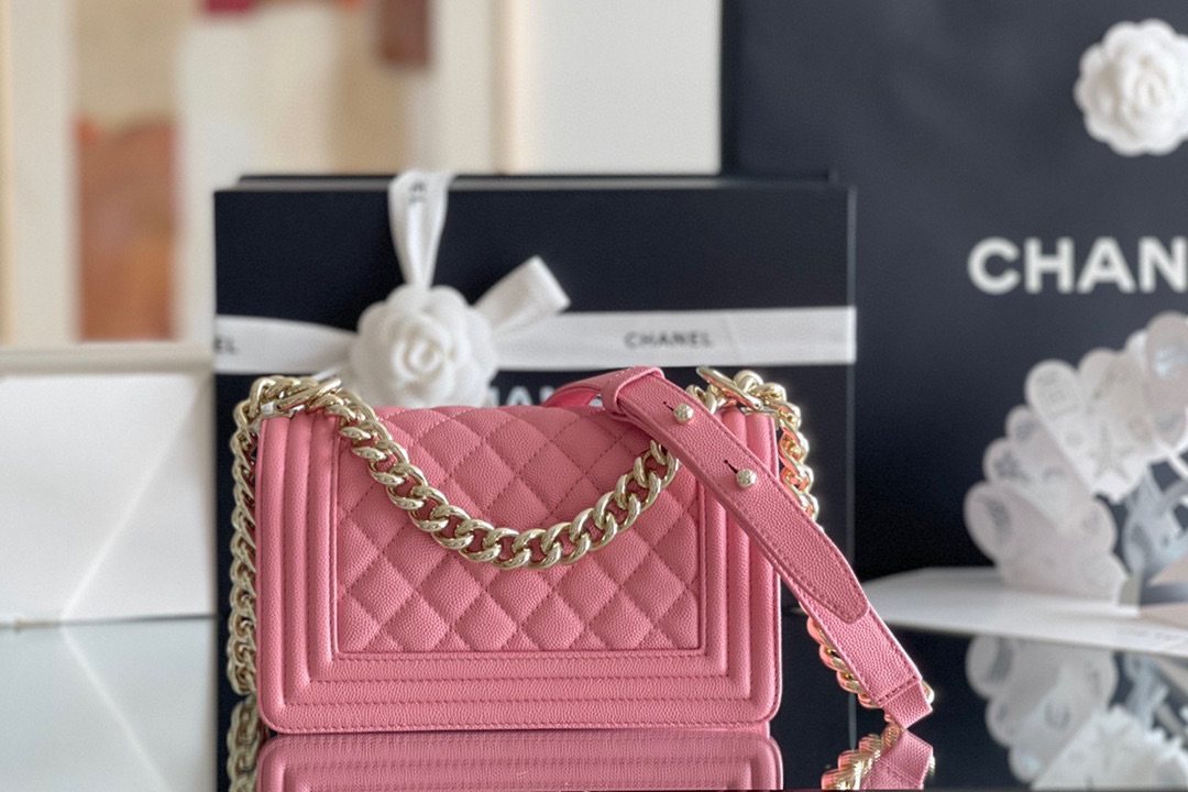 Chanel Leboy这款手袋无论你是什么风格、什么年龄段