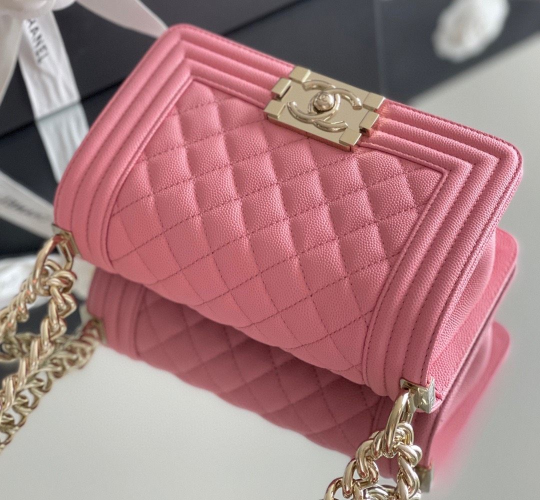Chanel Leboy这款手袋无论你是什么风格、什么年龄段
