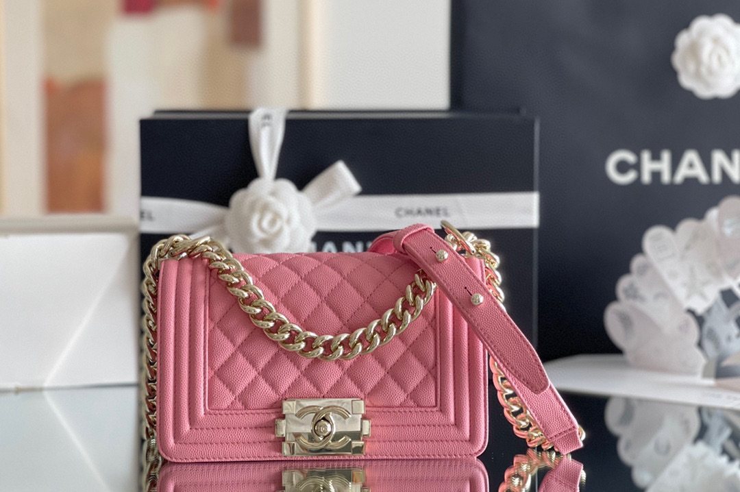 Chanel Leboy这款手袋无论你是什么风格、什么年龄段