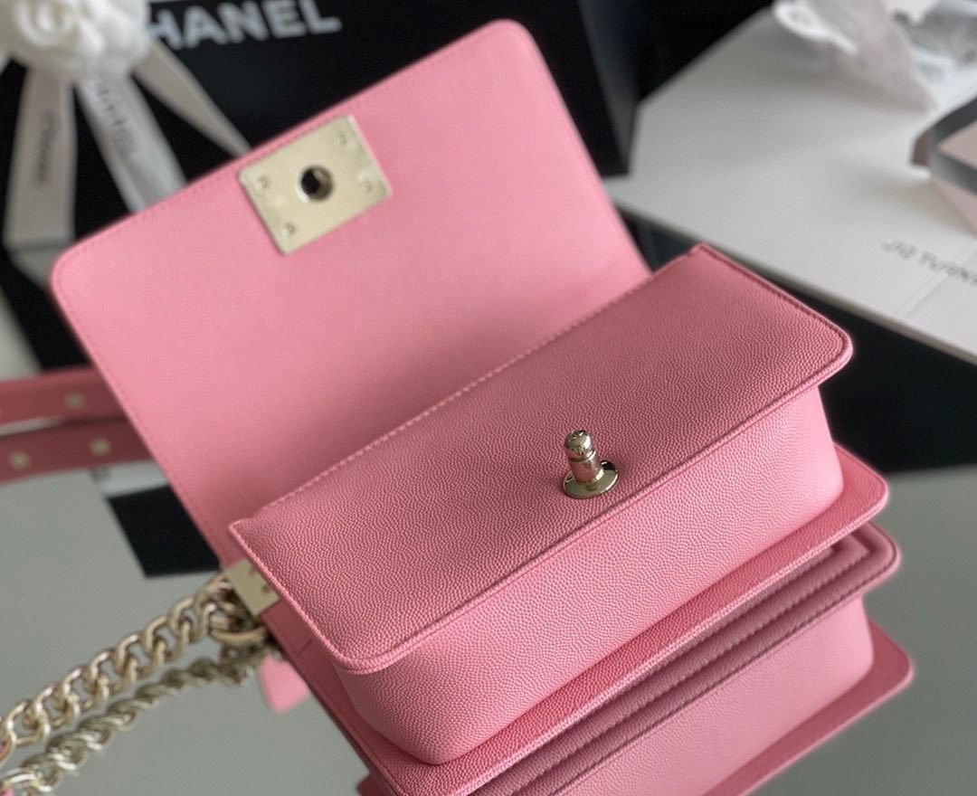 Chanel Leboy这款手袋无论你是什么风格、什么年龄段
