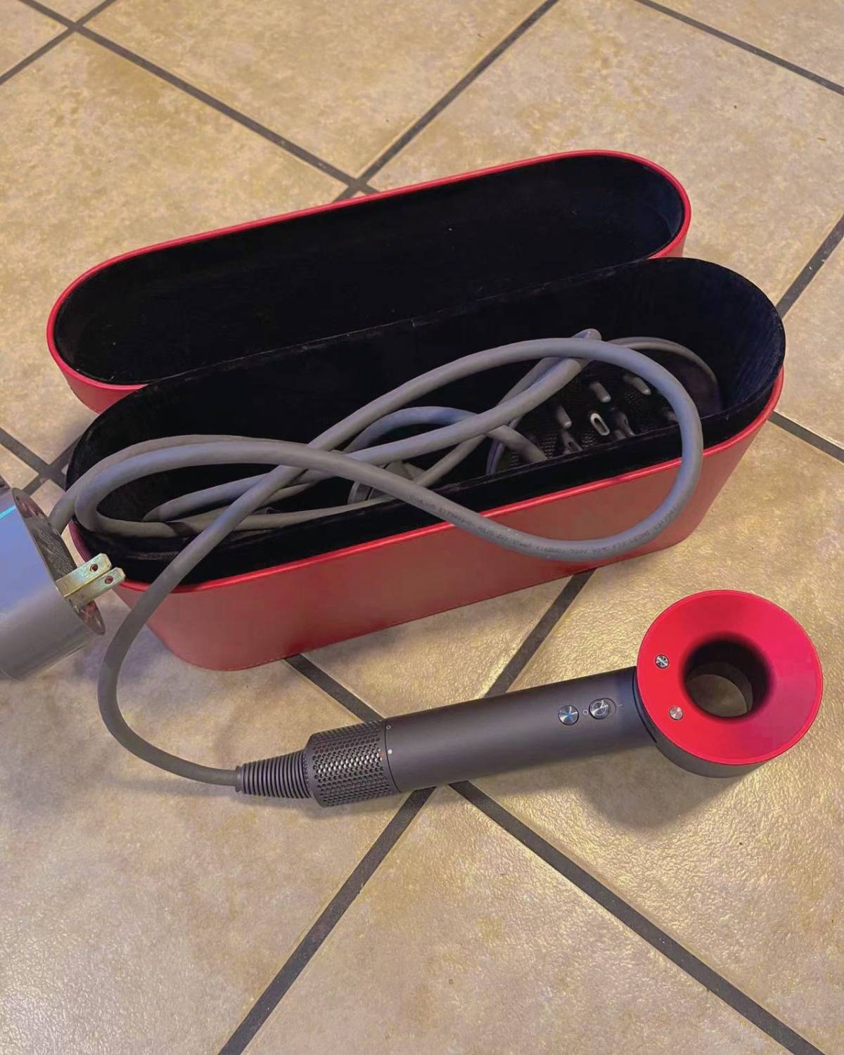 我这个是老款了 第一代出来时候买的 几年也没用坏.  那时候