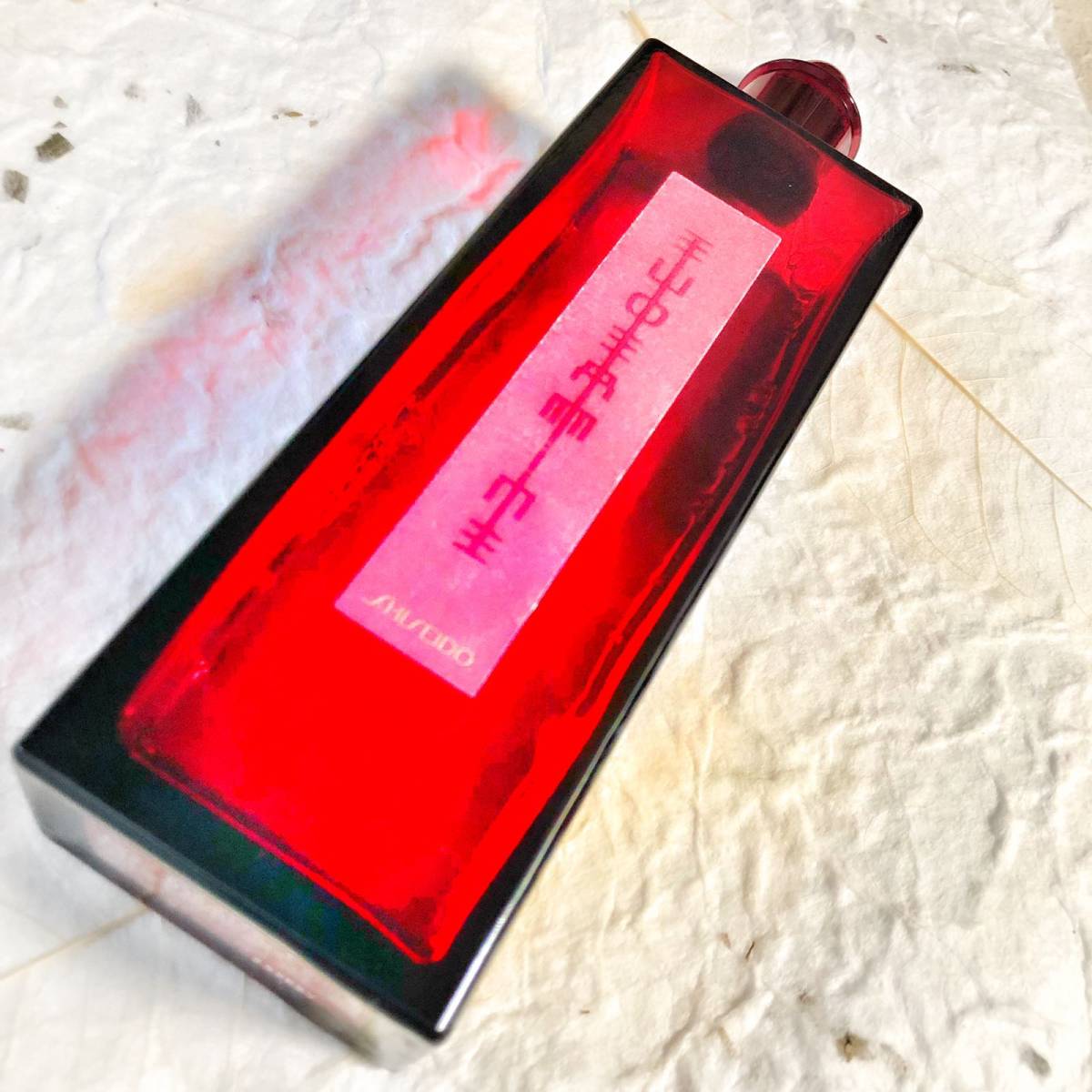 说到红色蜜露，绝对是资生堂家的扛把子保养品了！经历几个世纪的